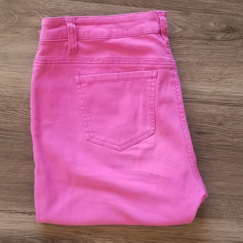 Soft Pink Capris - Picture 4 of 8